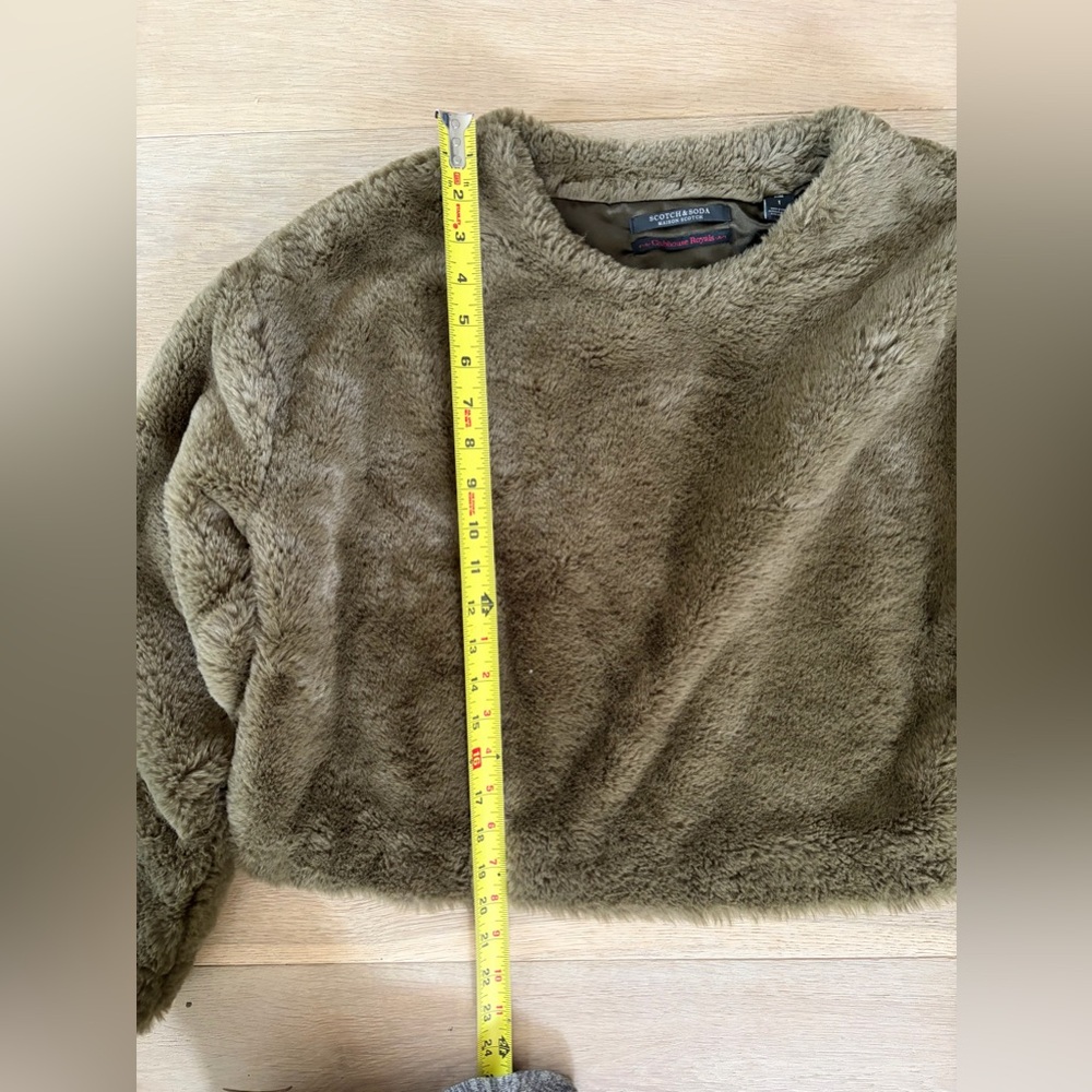 Scotch and Sofa fuzzy soft faux fur olive green lined crop top - estimated large - Picture 3 of 8
